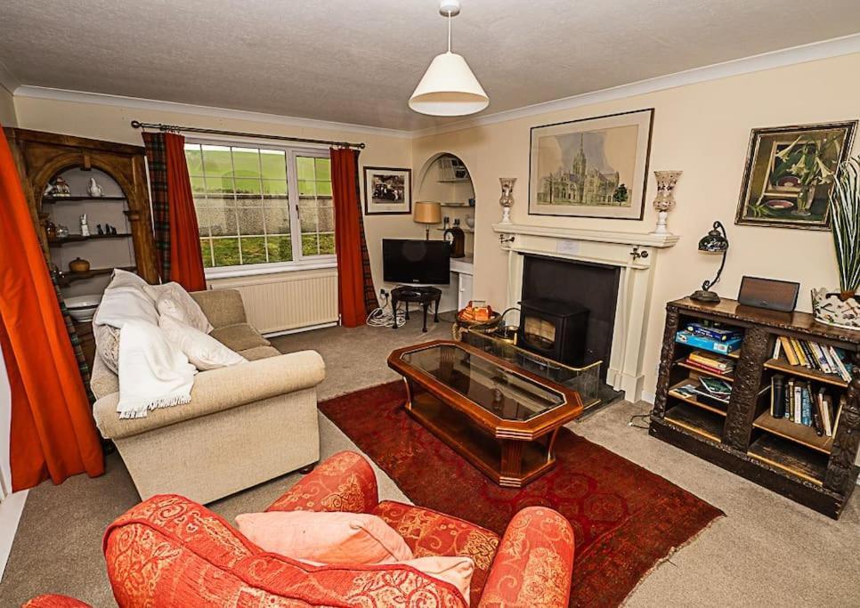 West Lodge 3 Bedrooms, Near Golf Course And River Turriff Exterior photo